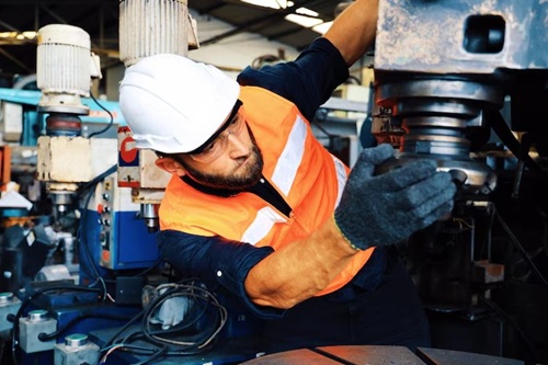 Auxiliar de Manutenção Industrial